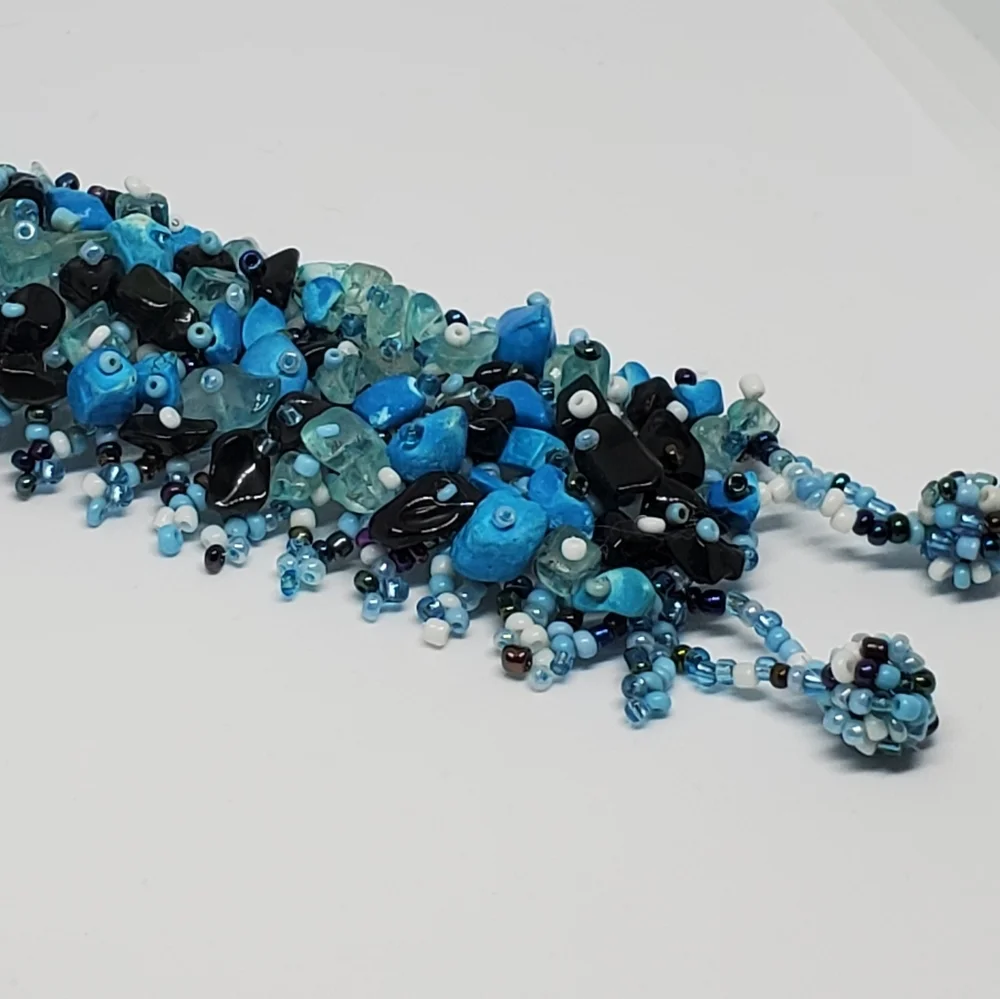 🌺 Vintage Carpet Bracelet
